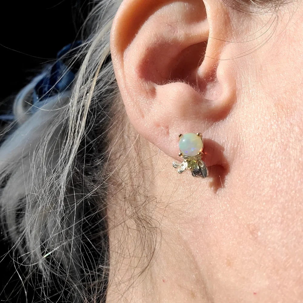 Opal & Peridot .925 Sterling Silver floral stud earrings - Picture 12 of 14